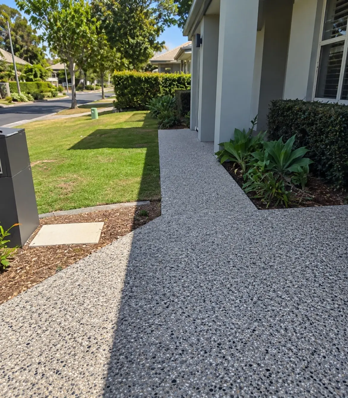 Pale exposed aggregate side path running beside a Darwin home